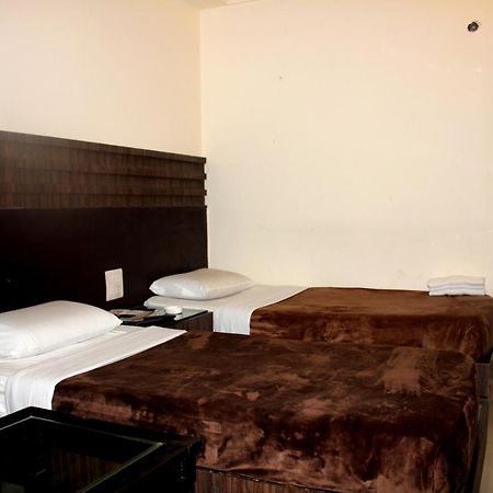Hotel Aman Deluxe Neu-Delhi Exterior foto