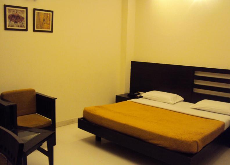 Hotel Aman Deluxe Neu-Delhi Exterior foto