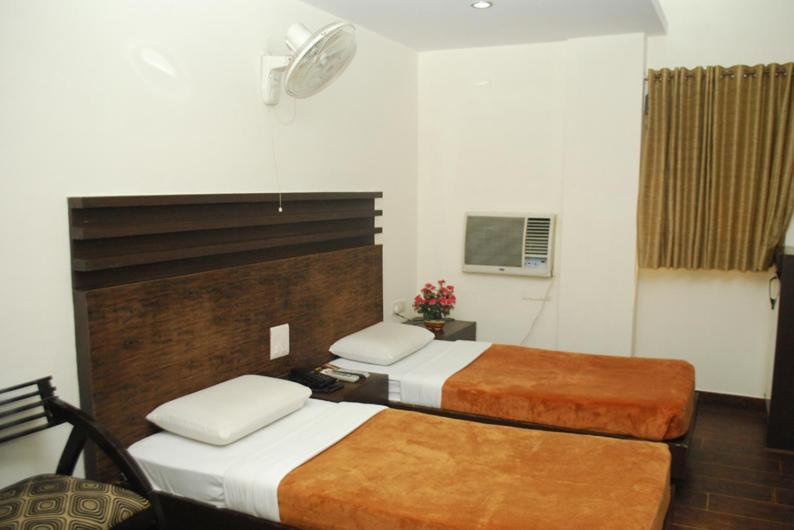Hotel Aman Deluxe Neu-Delhi Exterior foto