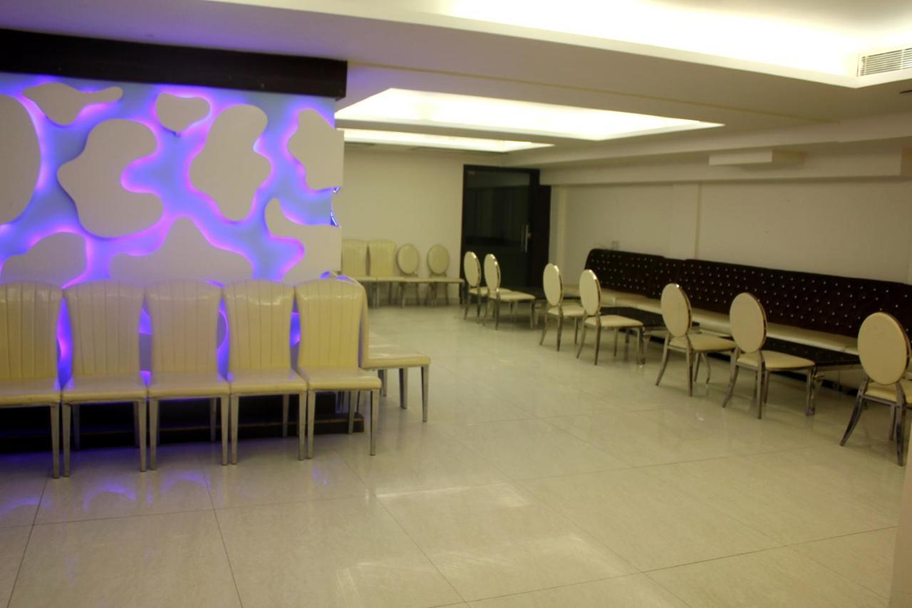 Hotel Aman Deluxe Neu-Delhi Exterior foto