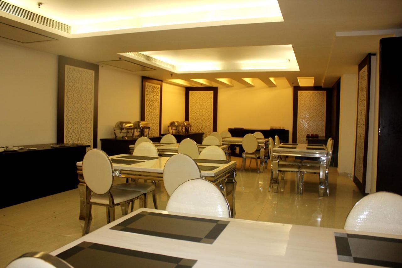 Hotel Aman Deluxe Neu-Delhi Exterior foto