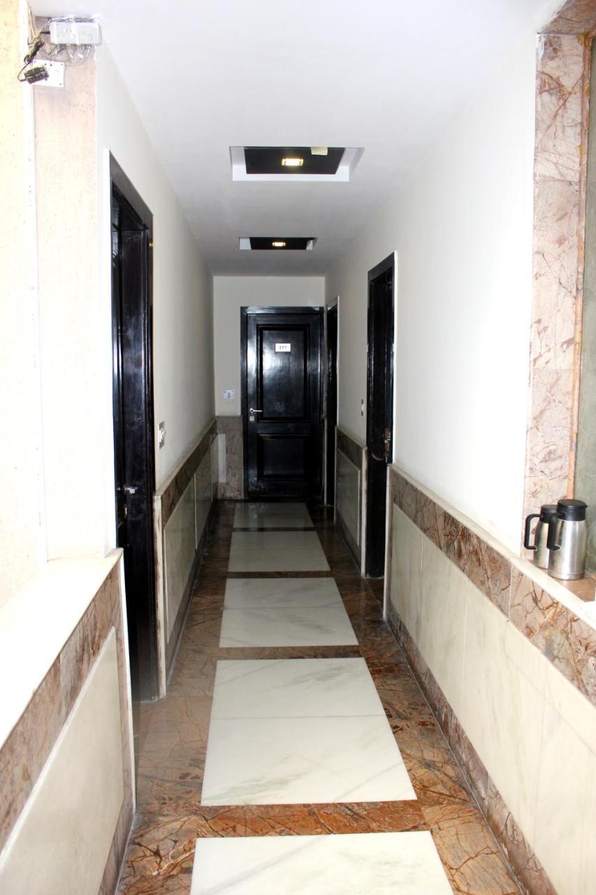 Hotel Aman Deluxe Neu-Delhi Exterior foto