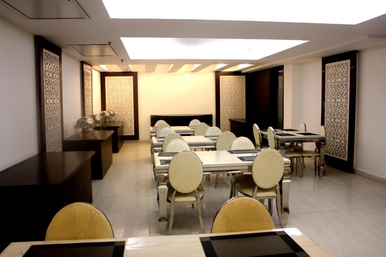 Hotel Aman Deluxe Neu-Delhi Exterior foto